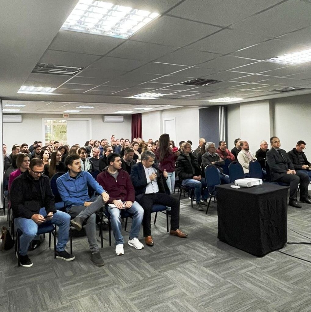 Mais de 80 pessoas prestigiaram palestra Cidades Inteligentes